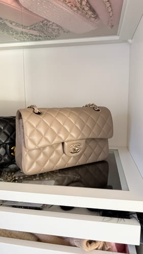 Customer photo review of CLASSIC FLAP 23CM BEIGE LAMBSKIN LIGHT GOLD HARDWARE
