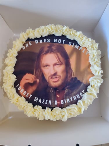 Customer photo review of 20 cm Pre-cut Circle Custom Edible Icing Image