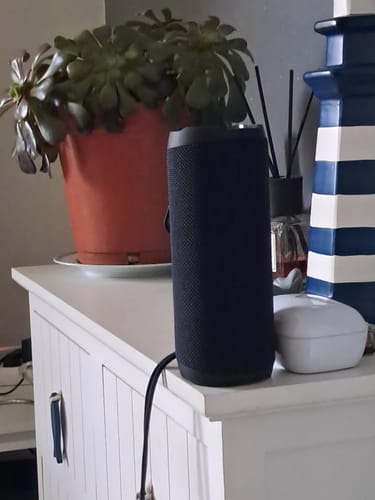 Customer photo review of Haut-parleur Bluetooth 5.0 portable / Son stéréo puissant 360° / Basses profondes / Étanche IPX7 / Fonction mains libres / Lumière LED / Autonomie de 24H