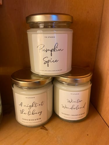 Customer photo review of "Winter Wonderland" Cranberry, Cinnamon & Orange Candle