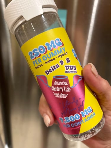 Customer photo review of D9 & VVS DIAMONDS • 250MG VEGAN GUMMIES • STONER STACK