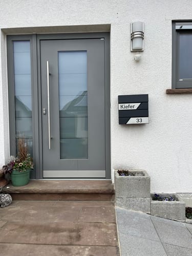 Customer photo review of AlbersDesign Briefkasten B1 Eisenglimmer (DB703) personalisiert mit Edelstahl-Schildern