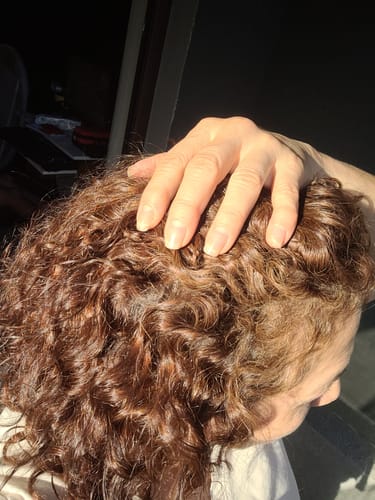 Reseña con foto de un cliente sobre Henna Jamila Hair - Cobrizo Natural y Duradero 👩🏼🦰