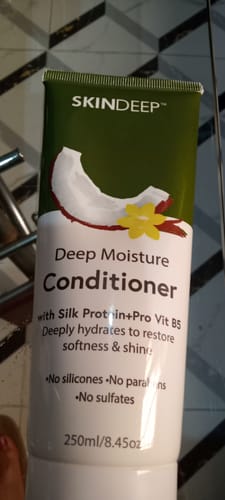 Dr Fauzia K. review of Peptide Lip Glaze image 2 out of 3