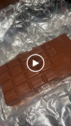 Customer video review of KNAFEH STUFFED CHOCOLATE BAR