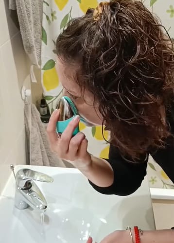 Customer photo review of Sunmay Oval Sonic Facial Cleansing Brush with Ionic Tool - U.S. Stock