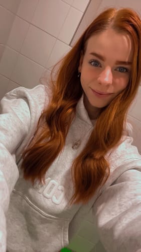 Customer photo review of GATED COMMUNITY HOODIE LIGHT GREY