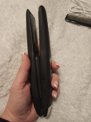 Customer photo review of Sunmay Voga Cordless Hair Straightener and Curler 2 in 1, Portable Flat Iron Hair Straightener , 30S Fast Heat Up Ceramic Flat Iron with 5000mAh Battery, Anti-Scald, Travel Size Preferred Gifts