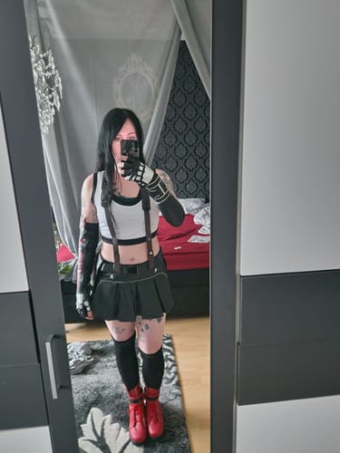 Customer photo review of Final Fantasy VII FF7 Tifa Lockhart Cosplay Kostüm Neu