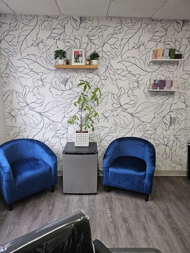 Customer photo review of Florian - White And Gold Botanical Flower and Leaves Wallpaper