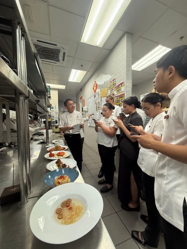 S. C. review of Los Angeles Dodgers Timeless Minimal Black Gray Light Padded Baseball Jacket image 1 out of 2