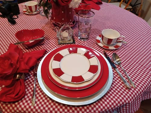 Customer photo review of Red Gold Scallop Fine Porcelain Dessert / Dinner Plate - CLEARANCE