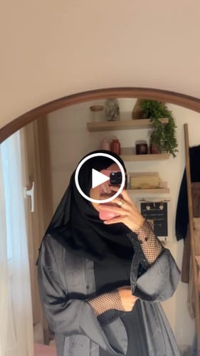 Customer video review of Shahad Abaya