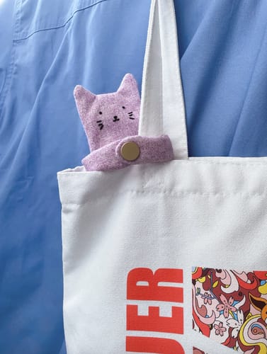Customer photo review of Hugging Cat Bag Charm & Earphone Case