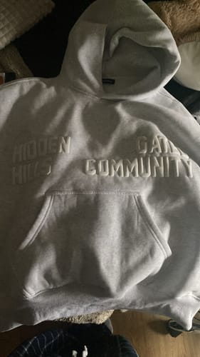 Customer photo review of GATED COMMUNITY HOODIE LIGHT GREY