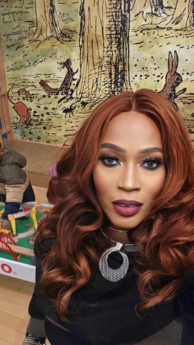 Customer photo review of Motown Tress Salon Touch Lace Glueless Switchable HD Lace Front Wig - CLS.CROWN