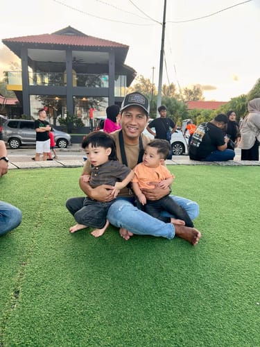 S. E. review of 9FORTY E-Frame Trucker New Era Patch Black Snapback image 1 out of 1