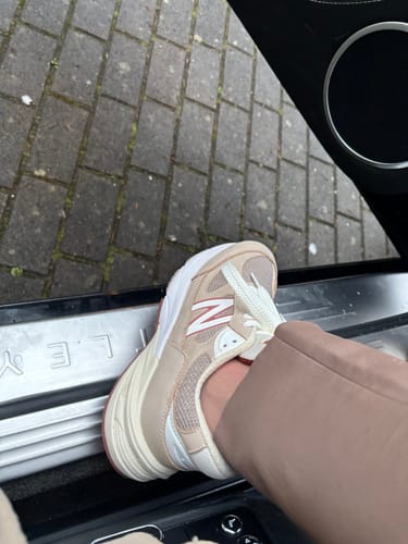 Customer photo review of LP x NB 990v6 Sneaker 45mm white grey pink suede and mesh fabric