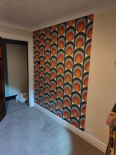 Customer photo review of Christine - Retro Overlapping Circles Wallpaper