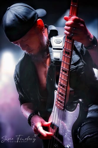 Customer photo review of Zero-Gravity Strap for Guitar & Bass