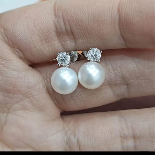 Customer photo review of Pearlisse Moissanite & Freshwater Pearl Jewelry Set