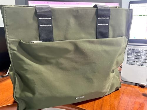 Customer photo review of Cartera De Hombro Notebook Nylon Icónica