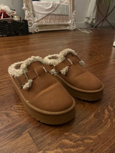 Customer photo review of Buckle Platform Slippers