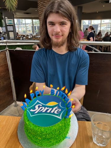 Customer photo review of 15 cm Round Custom Edible Icing Image