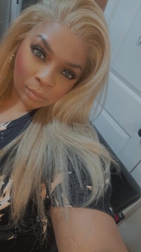 Customer photo review of Outre Perfect Hairline True Frontal Glueless Hand-Tied 13x6 HD Lace Front Wig - PEAK 702 - Pre-Shaped