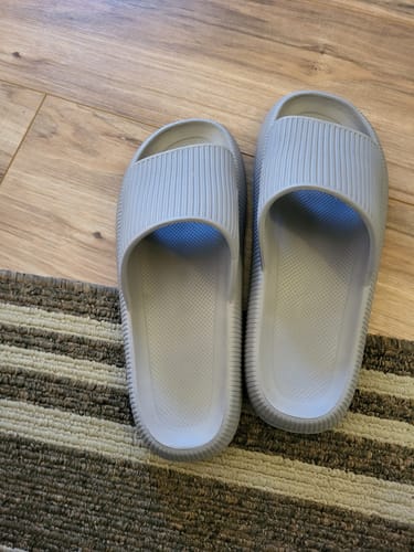 Customer photo review of Mens Cushion Slides - Cloud Slides Grey