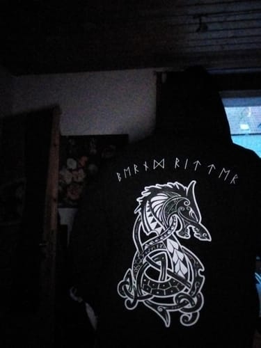 Customer photo review of Fenrir+Runenschrift - Hoodie Backprint - Personalisierbar