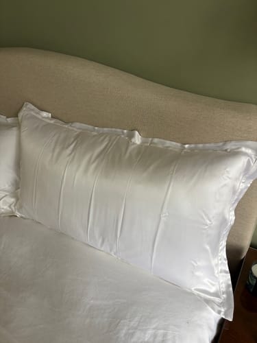 Customer photo review of Brilliant White Oxford Pure Silk Pillowcase - White Piping