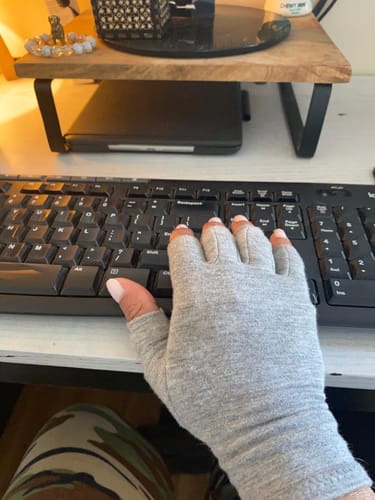 Customer photo review of Premium Onecompress™ Gloves