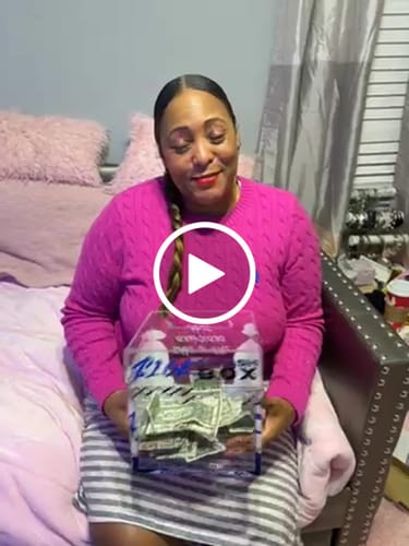 Customer video review of Hussle Blu | $10K SmashBox