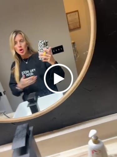 Customer video review of "SMILE" Premium Puff Sweater | Black Monochromatic