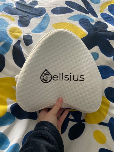 Avis photo d'un client sur Coussin Orthopédique Genoux Cellsius - Le secret d'un sommeil sans douleur