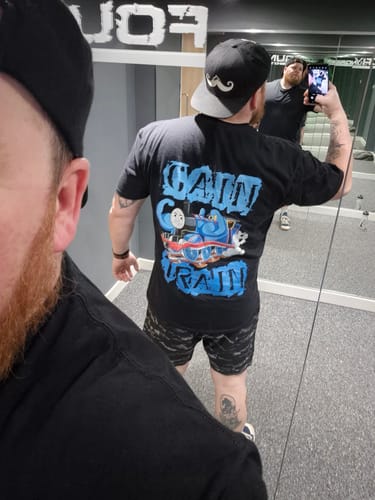 Customer photo review of Gain Train - Premium T-Shirt Unisex Backprint