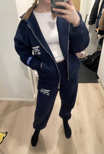 Customer photo review of LABEL ZIP HOODIE NAVY