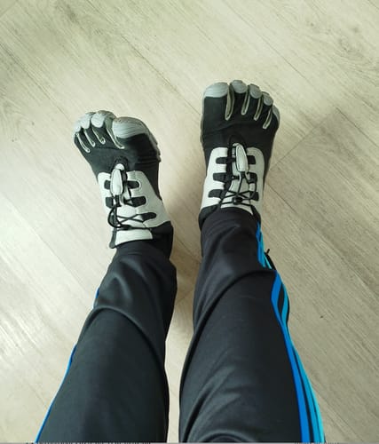 Customer photo review of V-Run Retro Mens Black Grey