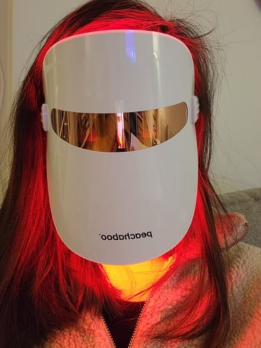 Customer photo review of Peachaboo Glo LED Light Therapy Mask