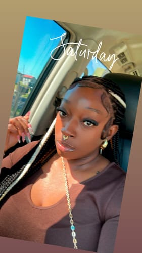 Customer photo review of Black knotless braided wig with highlights