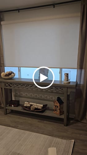 Customer video review of SmartWings Motorized Light Filtering Roller Shades 70% Blackout Linen