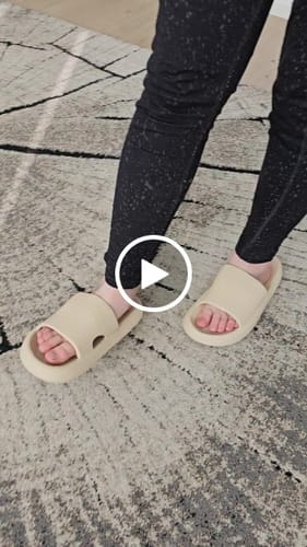 Customer video review of HappyFlops