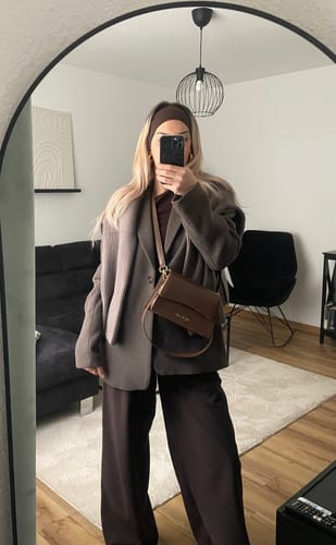 Customer photo review of MANA - DARK BROWN