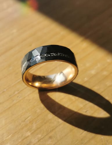 Kundenbewertung mit Foto zu Olivenorma 8mm Schwarzer Turmalin Wolframkarbid-Ring