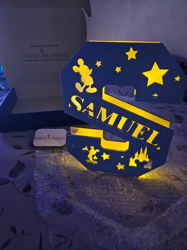Customer photo review of Lampada lettera personalizzata in legno con favole