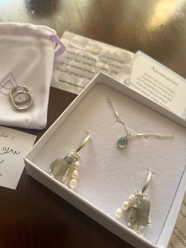 Customer photo review of עגילי לברדורייט ופנינה 6 ב-1 | Mermaid