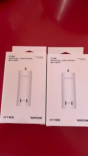 Customer photo review of HYBE OFFICIAL LIGHT STICK BATTERY