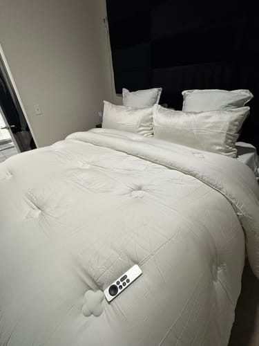 Customer photo review of The FLORÉ Over-Sized Eucalyptus Summer Comforter Set