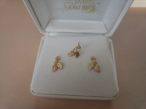 undefined review of Lil Foliage - Black Hills Gold Earrings image 1 out of 1